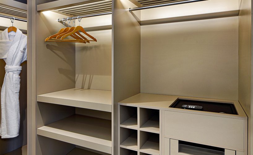 WALK IN CLOSET WALK IN CLOSET